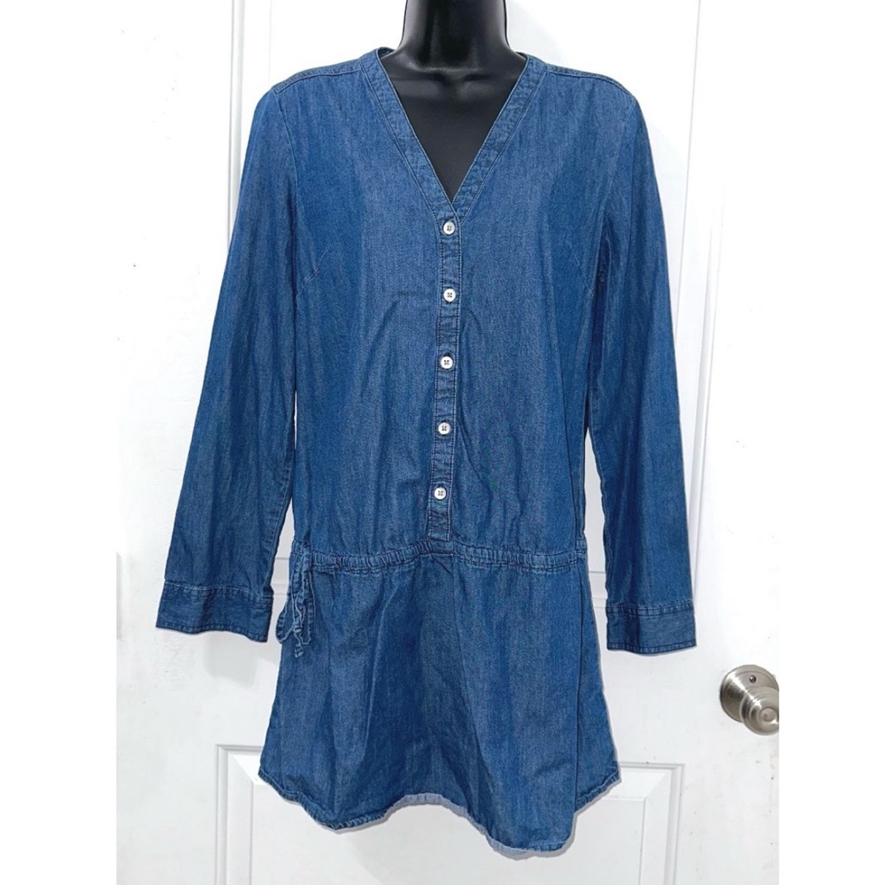 Gap denim tunic top features a V-neckline, long sleeves, and a drawstring waist